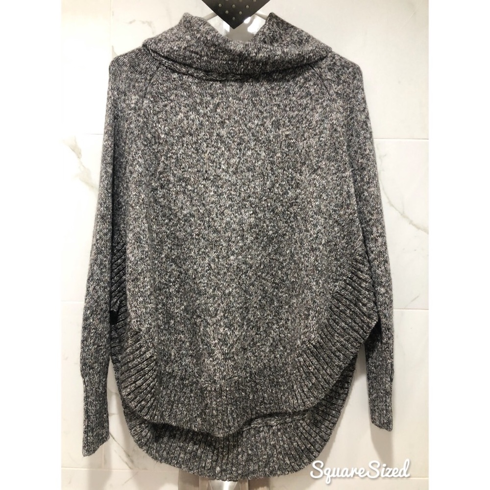 NWOT Knitted “poncho”